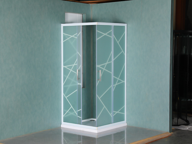 SQ glidende brusekabine, mat hærdet glas med tryk, hvid aluminiumsprofil, dobbelt hulhåndtag, med bakke SQ glidende brusekabine, mat hærdet glas med tryk, hvid aluminiumsprofil, dobbelt hulhåndtag, med bakke