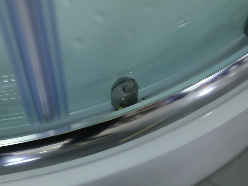 SE glidende brusekabine, klart hærdet glas med tryk, krom aluminiumsprofil, håndtag med dobbelte huller, med bakke SE glidende brusekabine, klart hærdet glas med tryk, krom aluminiumsprofil, håndtag med dobbelte huller, med bakke