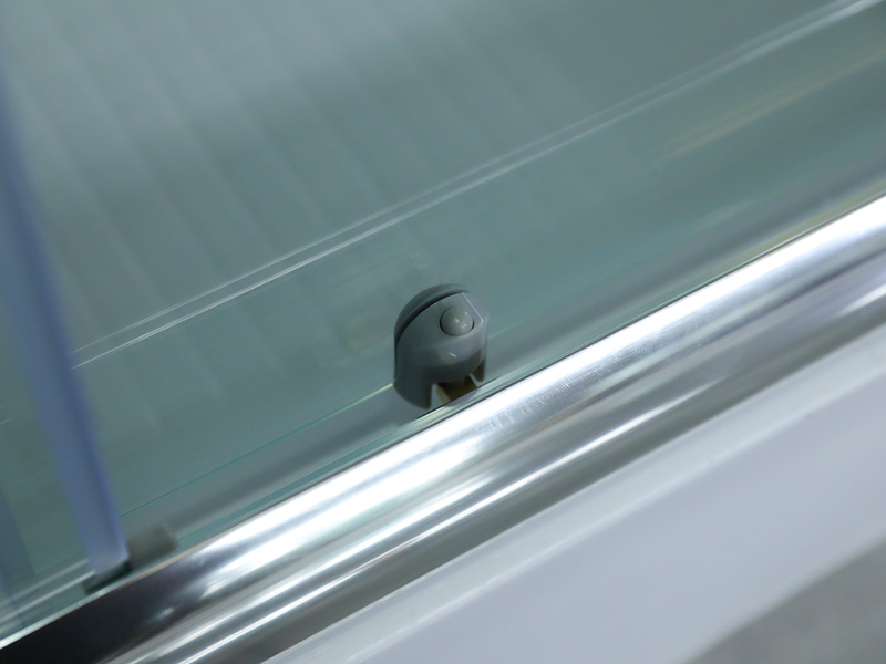 RE Krom aluminiumsramme Hærdet glas Firkantet glidende brusekabine med bakke RE Krom aluminiumsramme Hærdet glas Firkantet glidende brusekabine med bakke