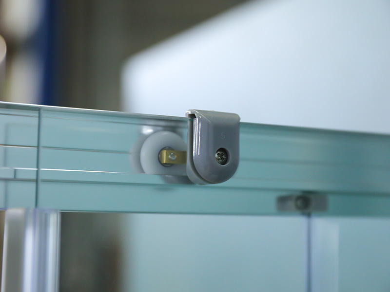 RE Krom aluminiumsramme Hærdet glas Firkantet glidende brusekabine med bakke RE Krom aluminiumsramme Hærdet glas Firkantet glidende brusekabine med bakke