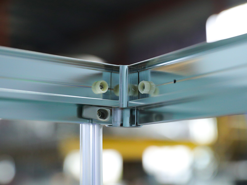 RE Krom aluminiumsramme Hærdet glas Firkantet glidende brusekabine med bakke RE Krom aluminiumsramme Hærdet glas Firkantet glidende brusekabine med bakke