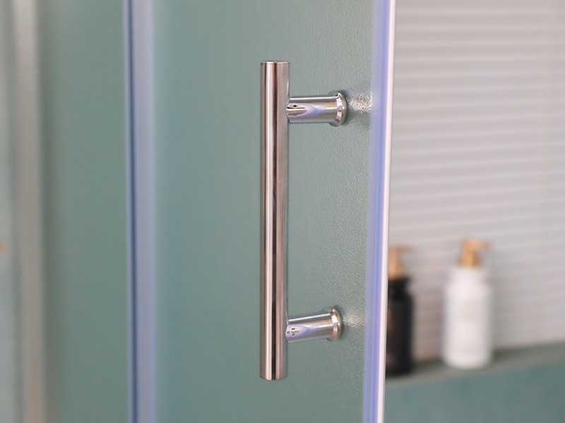 RE glidende brusekabine, mat hærdet glas, krom aluminiumsprofil, håndtag med dobbelte huller, med bakke RE glidende brusekabine, mat hærdet glas, krom aluminiumsprofil, håndtag med dobbelte huller, med bakke