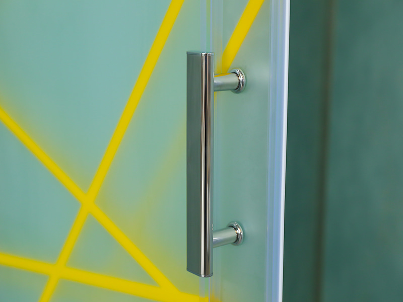 RE glidende brusekabine, mat hærdet glas med tryk, guld aluminiumsprofil, dobbelt hulhåndtag, med bakke RE glidende brusekabine, mat hærdet glas med tryk, guld aluminiumsprofil, dobbelt hulhåndtag, med bakke