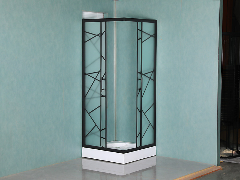 SQ glidende brusekabine, mat hærdet glas med tryk, sort aluminiumsprofil, dobbelt hulhåndtag, med bakke SQ glidende brusekabine, mat hærdet glas med tryk, sort aluminiumsprofil, dobbelt hulhåndtag, med bakke