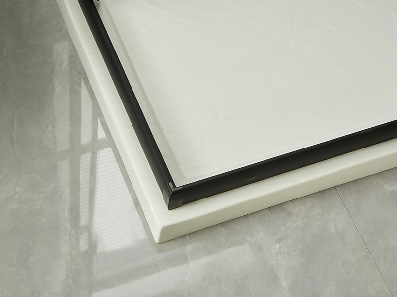 SQ glidende brusekabine, klart hærdet glas, sort aluminiumsprofil, håndtag med dobbelte huller, med bakke SQ glidende brusekabine, klart hærdet glas, sort aluminiumsprofil, håndtag med dobbelte huller, med bakke