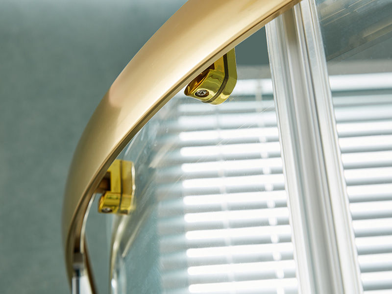SE glidende brusekabine, klart hærdet glas, guld aluminiumsprofil, håndtag med dobbelte huller, uden bakke SE glidende brusekabine, klart hærdet glas, guld aluminiumsprofil, håndtag med dobbelte huller, uden bakke